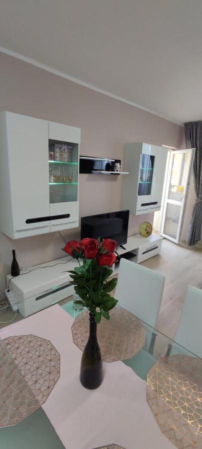 Luxury And Stylish Apartmen, Metro Station Obelya 索菲亞 外观 照片
